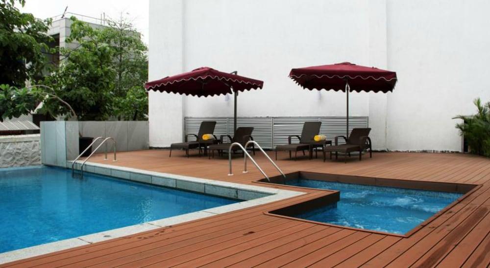 Ramada By Wyndham Navi Mumbai Hotel Exterior photo