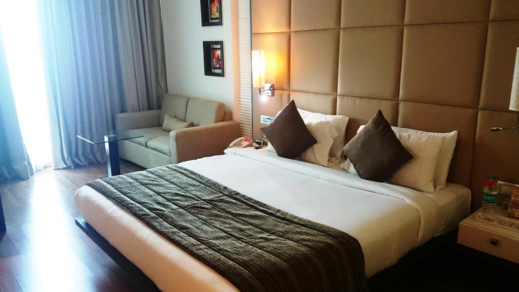 Ramada By Wyndham Navi Mumbai Hotel Exterior photo