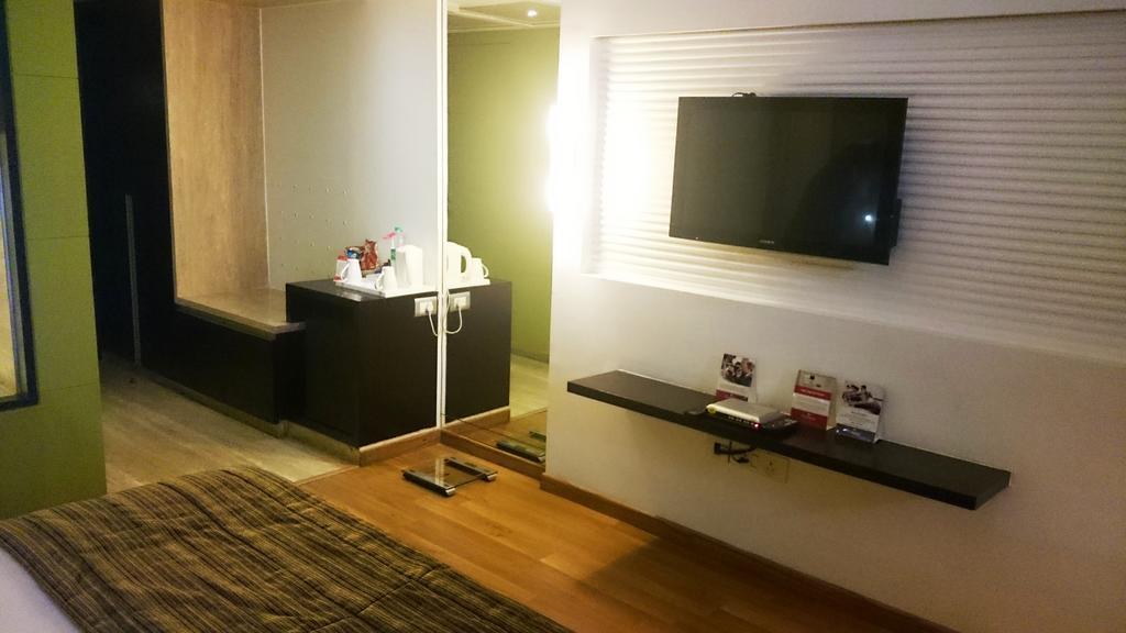 Ramada By Wyndham Navi Mumbai Hotel Exterior photo