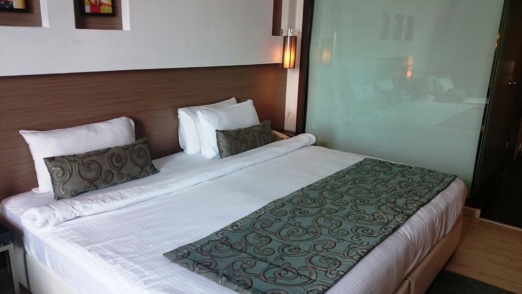 Ramada By Wyndham Navi Mumbai Hotel Exterior photo