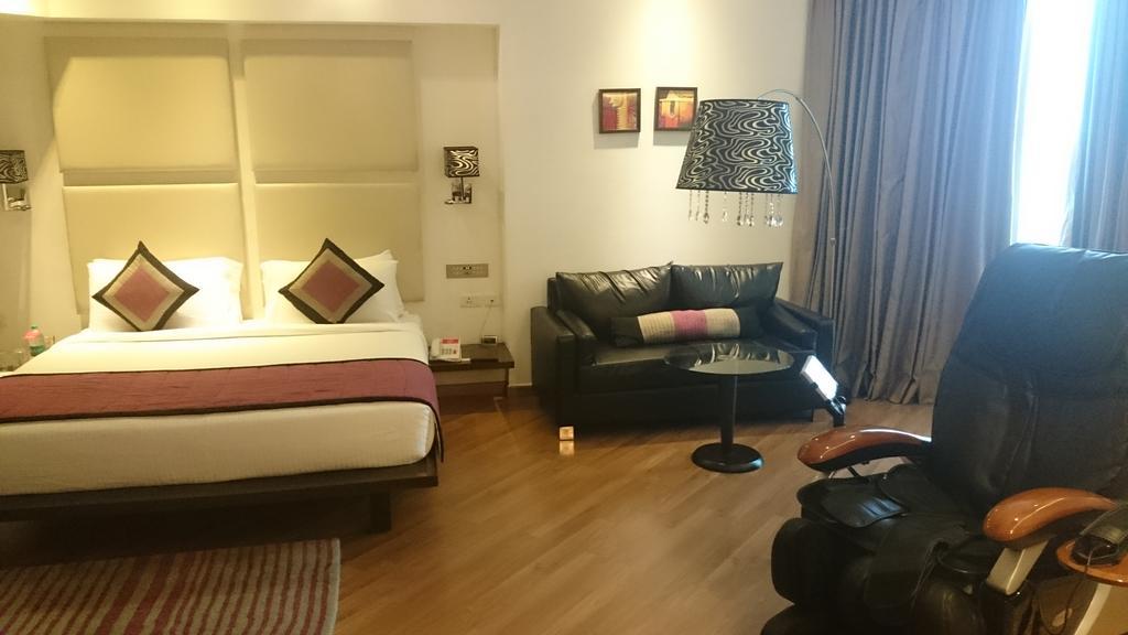 Ramada By Wyndham Navi Mumbai Hotel Exterior photo