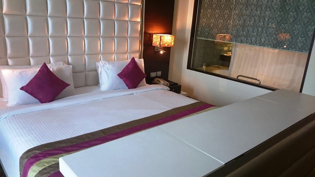 Ramada By Wyndham Navi Mumbai Hotel Exterior photo