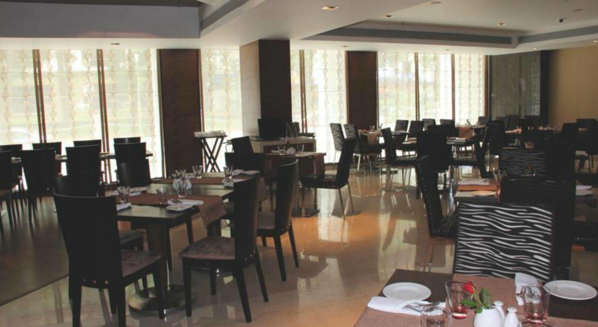 Ramada By Wyndham Navi Mumbai Hotel Exterior photo